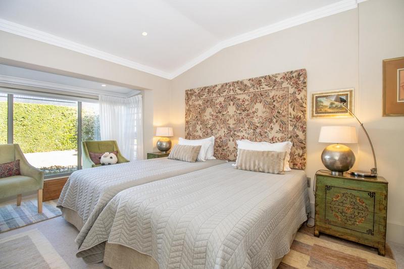 4 Bedroom Property for Sale in Constantia Western Cape